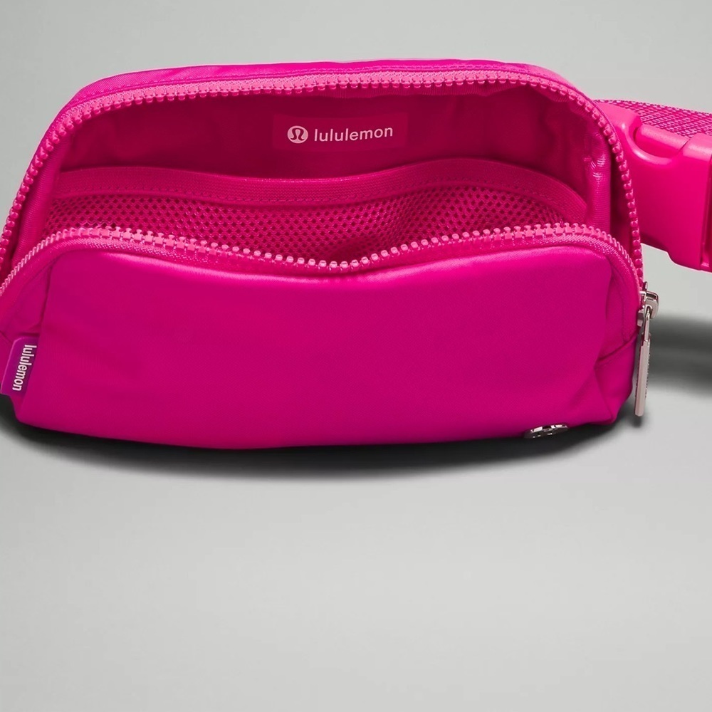 🎉HP🎉 Nwt SOLDOUT AUTHENTIC LULULEMON 1L EVERYWHERE BAG SONIC PINK WHITE Barbie - Picture 11 of 12